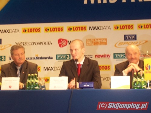 032 Prezes PZN Apoloniusz Tajner, minister sportu Tomasz Lipiec i Paweł Olechnowicz - prezes grupy Lotos
